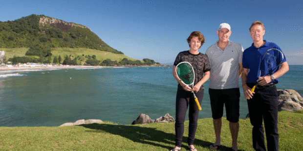 Dame Susan Devoy (left) and Ross Norman (right) celebrate Tauranga's hosting of the 2017 world junior titles with Wayne Werder. Photo by Jamie Troughton/Dscribe Media Services