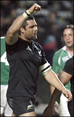 Troy Flavell left the field because of a stiff back on Saturday. Picture / Reuters. Troy Flavell left the field because of a stiff back on Saturday. Picture / Reuters.