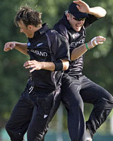 New Zealand's Shane Bond (L) and Scott Styris engage in a bodyslam. Photo / Reuters New Zealand's Shane Bond (L) and Scott Styris engage in a bodyslam. Photo / Reuters