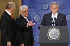 U.S. President George W. Bush (R) speaks alongside Israeli Prime Minister Ehud Olmert (L) and Palestinian President Mahmoud Abbas in Annapolis. Photo / Reuters U.S. President George W. Bush (R) speaks alongside Israeli Prime Minister Ehud Olmert (L) and Palestinian President Mahmoud Abbas in Annapolis. Photo / Reuters
