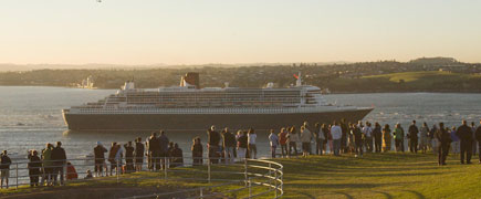 The cruise ship Queen Mary 2 arrives in Auckland early today. Photo / Greg Bowker The cruise ship Queen Mary 2 arrives in Auckland early today. Photo / Greg Bowker