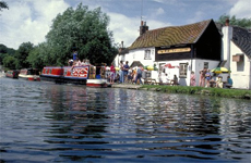 Drive-through eating canal style. Photo / Britain on View Drive-through eating canal style. Photo / Britain on View