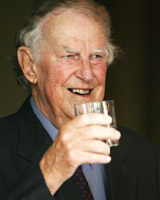 Sir Edmund Hillary in March 2006. Photo / Greg Bowker Sir Edmund Hillary in March 2006. Photo / Greg Bowker