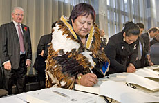 Michael Cullen looks on as Miriata Te Hiko and other Ngati Raukawa delegates sign the deed. Photo / Mark Mitchell Michael Cullen looks on as Miriata Te Hiko and other Ngati Raukawa delegates sign the deed. Photo / Mark Mitchell