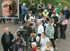 Peter Leitch (inset) says Warriors fans who missed out on tickets today should watch the game on TV. Photo / Brett Phibbs Peter Leitch (inset) says Warriors fans who missed out on tickets today should watch the game on TV. Photo / Brett Phibbs