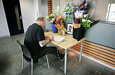 Members of the public have been writing messages of support at Manukau Police Station. Photo / Herald on Sunday Members of the public have been writing messages of support at Manukau Police Station. Photo / Herald on Sunday