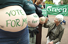 Jeanette Fitzsimons adds her touch to Marama Davidson's campaign slogan at Auckland University yesterday. Photo / Brett Phibbs Jeanette Fitzsimons adds her touch to Marama Davidson's campaign slogan at Auckland University yesterday. Photo / Brett Phibbs
