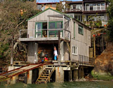 Auckland's swanky Herne Bay has become the first suburb in New Zealand where the average house price has broken the $2 million barrier. Photo / Geoff Dale Auckland's swanky Herne Bay has become the first suburb in New Zealand where the average house price has broken the $2 million barrier. Photo / Geoff Dale