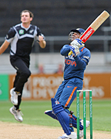 Virender Sehwag cashes in on the bowling of New Zealand's Kyle Mills in yesterday's one-day international in Wellington. The match was cancelled due to rain. Photo / Mark Mitchell Virender Sehwag cashes in on the bowling of New Zealand's Kyle Mills in yesterday's one-day international in Wellington. The match was cancelled due to rain. Photo / Mark Mitchell