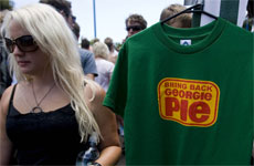 Bring Back Georgie Pie T-shirt for sale at the 2008 Big Day Out in Auckland.Photo/ Richard Robinson Bring Back Georgie Pie T-shirt for sale at the 2008 Big Day Out in Auckland.Photo/ Richard Robinson