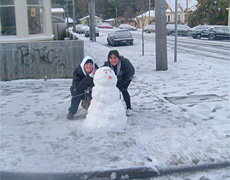 The snow in Dunedin saw students taking study breaks outside. Photo / Alice The snow in Dunedin saw students taking study breaks outside. Photo / Alice