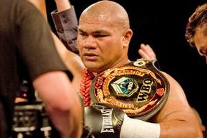 David Tua wasted little time on Shane Cameron. Photo / Dean Purcell