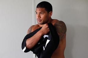 Frank-Paul Nuuausala tries on the Kiwis jersey. Photo / Getty Images