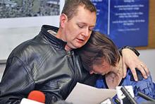 Alan and Angela Symes comfort each other at a press conference held during the search for their missing daughter, two-year-old Aisling. Photo / Sarah Ivey Alan and Angela Symes comfort each other at a press conference held during the search for their missing daughter, two-year-old Aisling. Photo / Sarah Ivey
