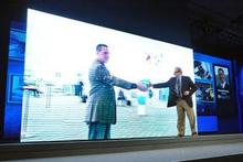 Intel CTO Justin Rattner shows high-quality 3-D video larger than life at the Intel Developer Forum. Intel CTO Justin Rattner shows high-quality 3-D video larger than life at the Intel Developer Forum.