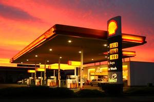 Shell's 229 service stations and 17.1 per cent stake in New Zealand Refining are likely to change hands early next year. Photo / Amos Chapple