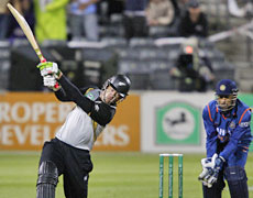 Jacob Oram hits out last night. Oram and Brendon McCullum shared an unbroken 60-run stand in 33 balls to give New Zealand a two-from-two Twenty20 record against India. Photo / Getty Images Jacob Oram hits out last night. Oram and Brendon McCullum shared an unbroken 60-run stand in 33 balls to give New Zealand a two-from-two Twenty20 record against India. Photo / Getty Images