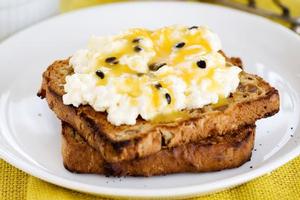 Ricotta, passionfruit curd & fruit toast. Photo / Babiche Martens