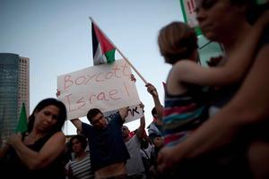 Protesters demonstrate against Israel's deadly raid on an aid flotilla bound for the blockaded Gaza Strip. Photo / AP