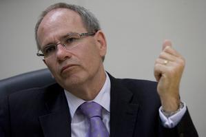 Len Brown's cutting up of a credit card on TV was a cheap stunt. Photo / Richard Robinson