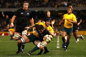 Richie McCaw scored a try down the blindside while the All Blacks were reduced to 14 men. Photo / Getty Images