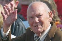 Eric Tindill at a cricket test at the Basin Reserve, one of the grounds he was so fond of, in 2005. Photo / Mark Mitchell Eric Tindill at a cricket test at the Basin Reserve, one of the grounds he was so fond of, in 2005. Photo / Mark Mitchell