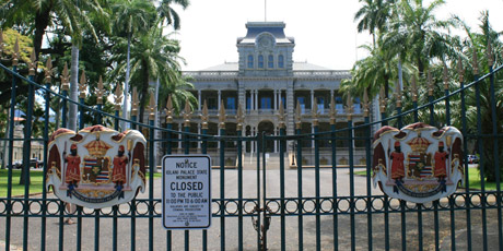Iolani Palace in Honolulu and a statue of Queen Liliuokalani, Hawaii's last monarch. Photo / Jim Eagles