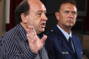 Pike River Coal chief executive Peter Whittall, left, and Superintendent Gary Knowles at a media conference yesterday. Photo / Mark Mitchell