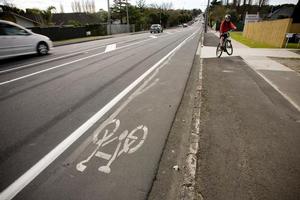 The cycle lane along Lake Rd, heading towards Devonport from Takapuna, on Auckland's North Shore. Photo / Dean Purcell