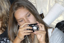 Renee Stewart takes photos of her mum Rachel Hunter on the runway at New Zealand fashion Week in 2007. Photo / Herald on Sunday Renee Stewart takes photos of her mum Rachel Hunter on the runway at New Zealand fashion Week in 2007. Photo / Herald on Sunday
