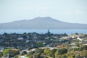 Auckland central, along with Tauranga and the Kapiti Coast saw home affordability deteriorate in the latest survey. Photo / Paul Estcourt