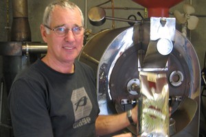 Caffe Prima's Geoff Johnson with the new compostable bag. Photo / Amanda Cropp