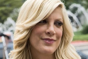 Tori Spelling crashed into the wall of her children's school saying it was a result of being chased by the paparazzi. Photo / Creative Commons by Arthur from Westchester County north of NYC, USA, at Arthur@NYCArthur.com