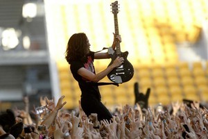 You think THEY'RE close? Shihad at the 2005 Big Day Out. Photo / Richard Robinson