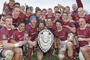 Southland rugby team celebrate with the Ranfurly Shield. Photo / Getty Images