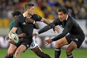 All Black Cory Jane about to offload to Mils Muliaina in last night's test against South Africa. Photo / Getty Images