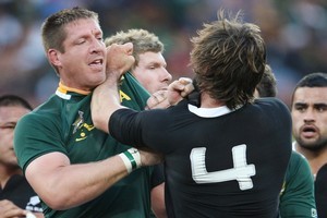 Bakkies Botha and Samuel Whitelock fight off the ball. Photo / Getty Images