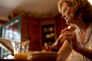 Middle-aged women who eat slowly are less likely to be overweight than those who eat at a faster pace. File photo / Thinkstock