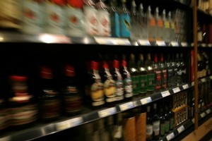 A liquor store worker is in intensive care after being run over by a good samaritan who was trying to help stop two men who stole bottles of booze from his store. Photo / Thinkstock