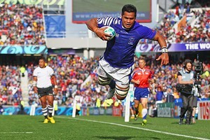 George Stowers of Samoa goes over to score their second try. Photo / Getty Images