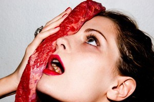 Mischa Barton poses with a slab of raw meat. Photo / Tylershields.com