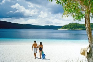 The incomparable colour of Lake McKenzie is a drawcard. Photo / Tourism Queensland