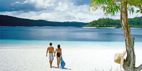 The incomparable colour of Lake McKenzie is a drawcard. Photo / Tourism Queensland