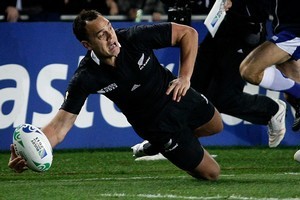 Israel Dagg sets up Ma'a Nonu for the only try in the Rugby World Cup semifinal against Australia. Photo / Sarah Ivey