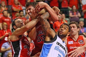 Benny Anthony of the Breakers contests a loose ball with Drew Williamson and Damian Martin of the Wildcats. Photo / Getty Images