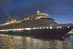 Luxury liner Queen Elizabeth arrives in Auckland this morning. Photo / NZPA
