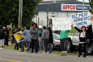 Locked-out meat workers protest outside the Affco meat works at Rangiuru, near Te Puke in the Bay of Plenty. Photo / Alan Gibson