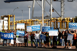 Ports of Auckland strikers. Photo / Sarah Ivey