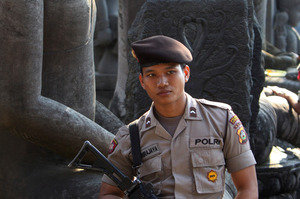 Indonesian police stand next to statues of Buddha near Kerobokan prison in Denpasar, Bali. Photo / AP