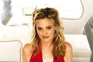 Alicia Silverstone uses a mouth-to-mouth method of feeding her baby. Photo / File
